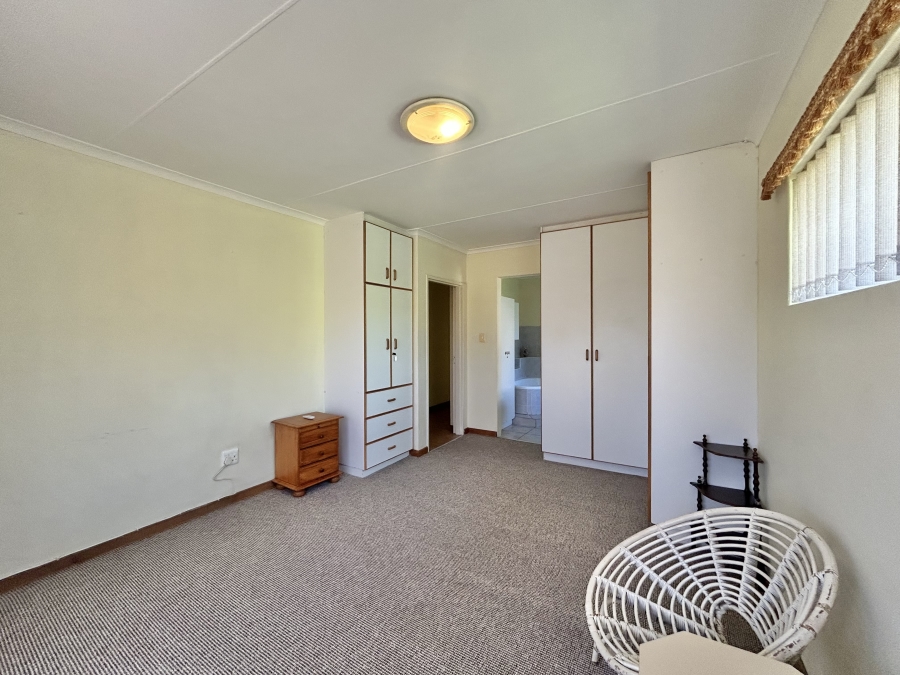 4 Bedroom Property for Sale in Wavecrest Eastern Cape